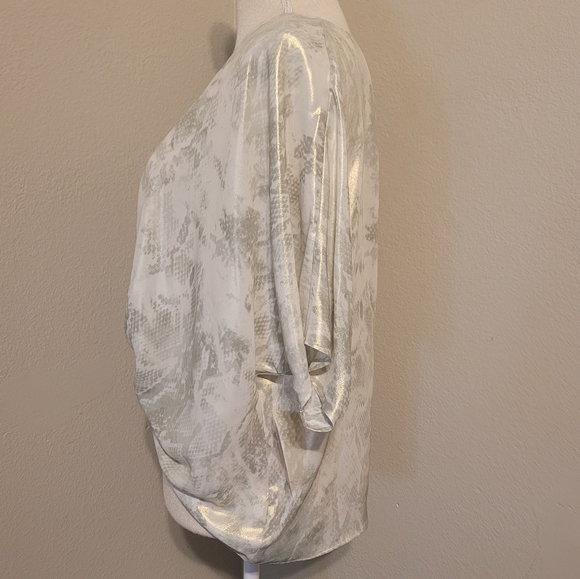 Jennifer Lopez Snake Print Drapey Twist Hem Top XS - Picture 7 of 8